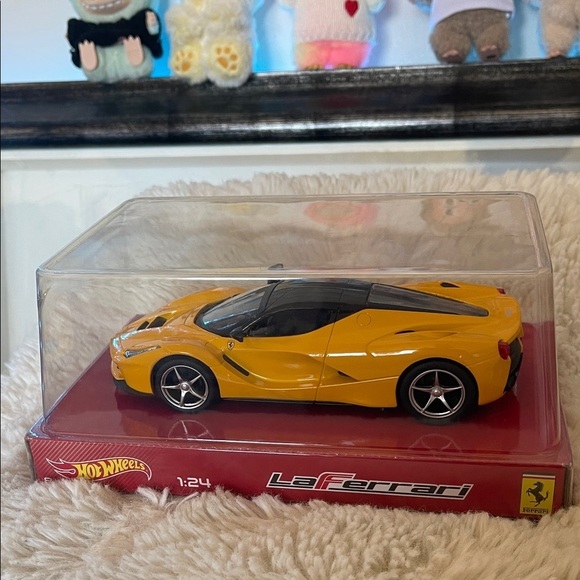 Mattel Hot Wheels Yellow LaFerrari Model Car NWTStored away